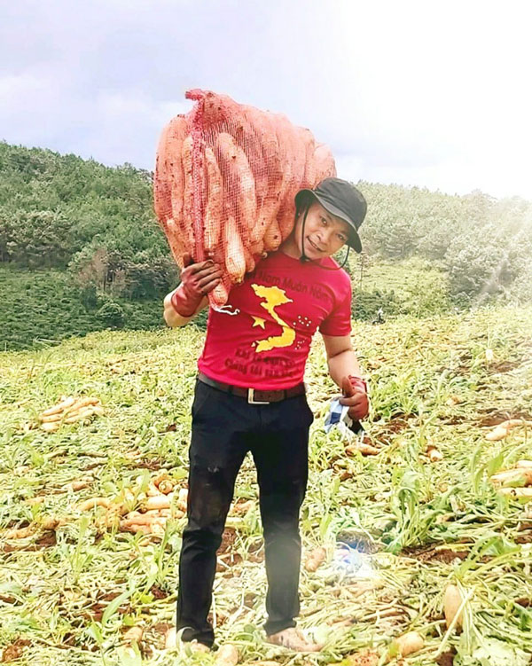 Người hết lòng với các phong trào thiện nguyện