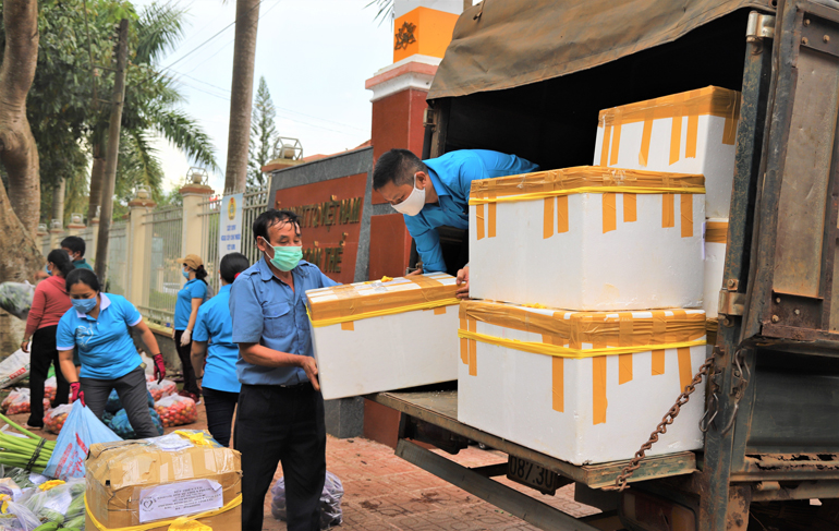 Bảo Lộc: Hơn 200 chuyến xe yêu thương hướng về vùng dịch