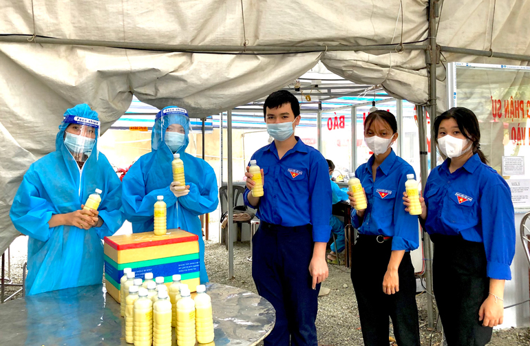Đạ Tẻh: Đoàn viên gây quỹ ủng hộ chốt bảo vệ vùng xanh