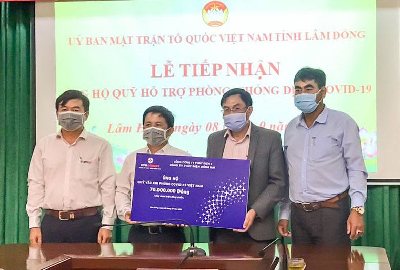 Công ty Thủy điện Đồng Nai ủng hộ các quỹ phòng chống dịch Covid-19 Lâm Đồng