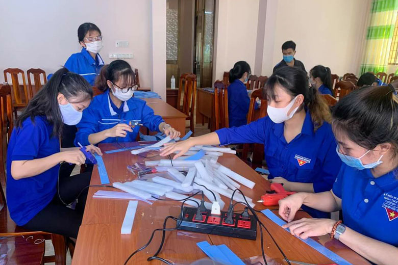 Tuổi trẻ Di Linh nơi tuyến đầu chống dịch