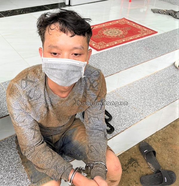 Đạ Huoai: Hàng chục cảnh sát vây bắt đối tượng vận chuyển gần 1 kg ma túy
