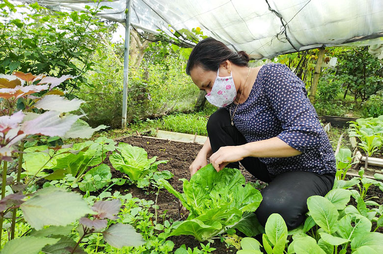 Phụ nữ Đạ Huoai chung tay phòng, chống dịch bệnh COVID-19