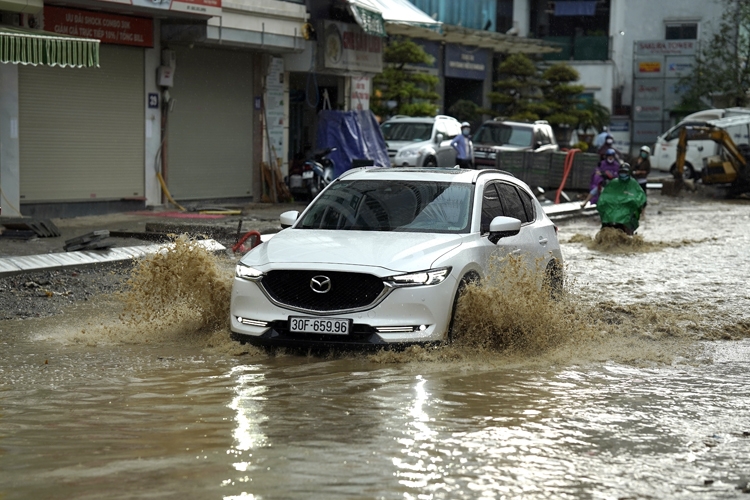 Thời tiết ngày 14/9: Trung Bộ mưa lớn , Bắc Bộ, Tây Nguyên và Nam Bộ có lốc, sét, mưa đá
