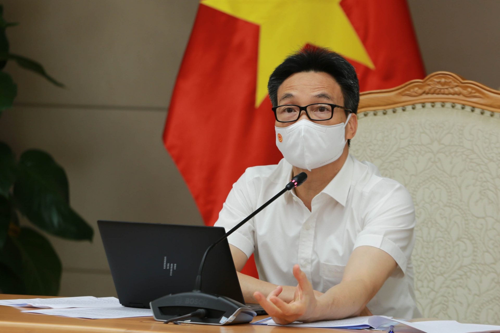 Sớm chủ động nguồn vaccine, thuốc men, trang thiết bị điều trị COVID-19