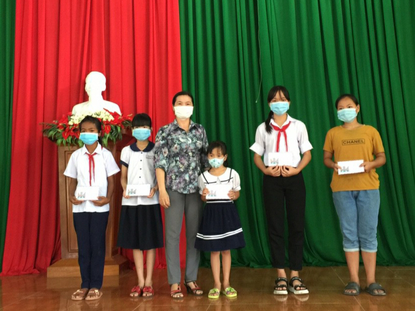 Đạ Huoai: Trao 50 suất học bổng Lê Thị Pha cho học sinh giỏi có hoàn cảnh khó khăn