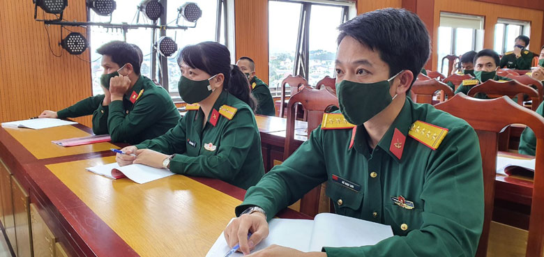 Bộ Chỉ huy Quân sự tỉnh tổ chức học tập các chuyên đề chính trị, pháp luật