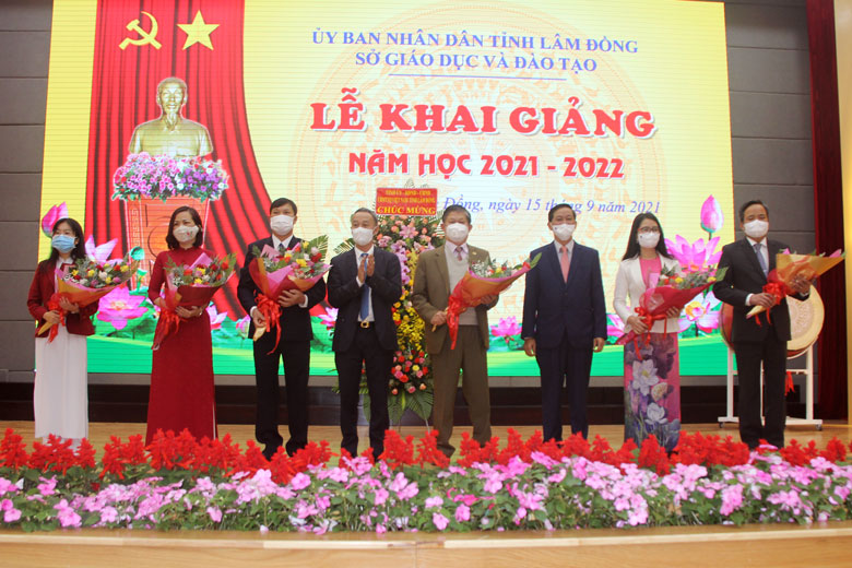Tạm dừng tổ chức dạy thêm, học thêm trong nhà trường