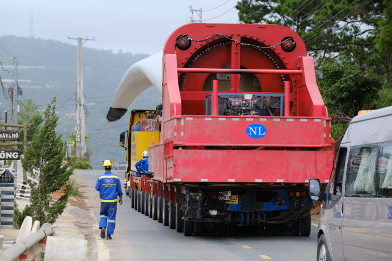 Thống nhất chủ trương đưa chuyên gia, người lao động vào tỉnh để thực hiện nhiệm vụ