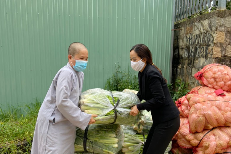 Tiếp tục ủng hộ nông sản cho vùng dịch