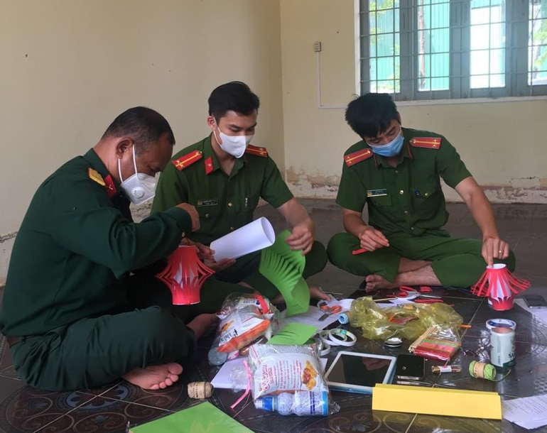 Trung thu ấm áp trong khu cách ly giữa núi rừng