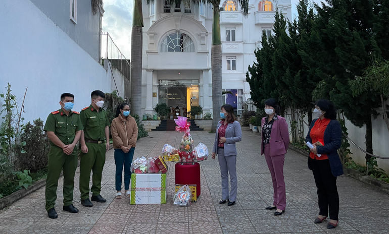 Đức Trọng: Thăm, tặng quà trung thu cho cho trẻ em tại các khu cách ly tập trung