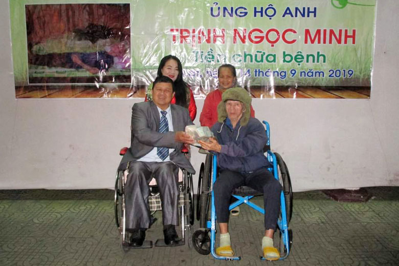 Ông Trần Mạnh Thu cùng Hội Người khuyết tật tổ chức đêm diễn văn nghệ gây quỹ giúp cho nhiều hoàn cảnh khó khăn