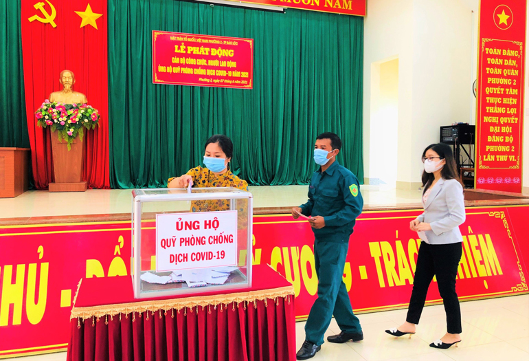 Cùng chung tay ủng hộ công tác phòng chống bệnh Covid-19 và chăm lo hỗ trợ Nhân dân