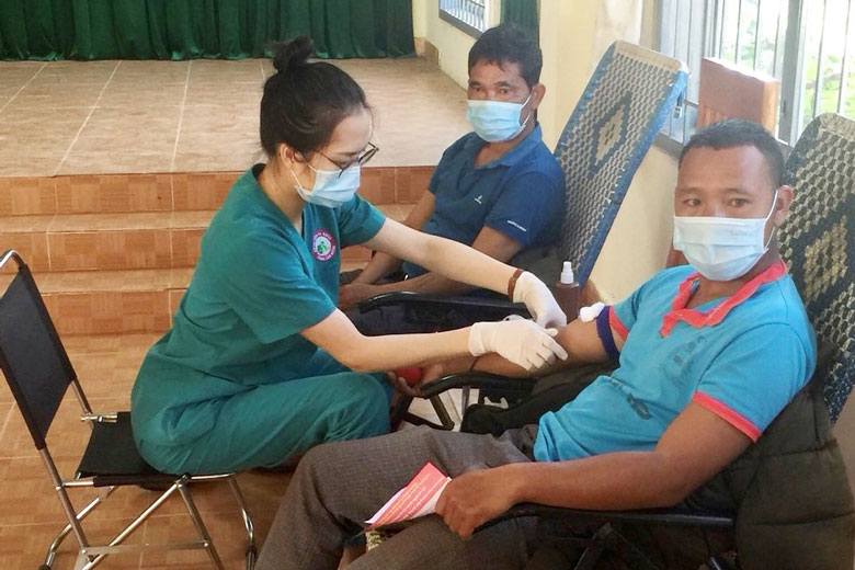 Đồng bào DTTS Lạc Dương tình nguyện hiến 75 đơn vị máu