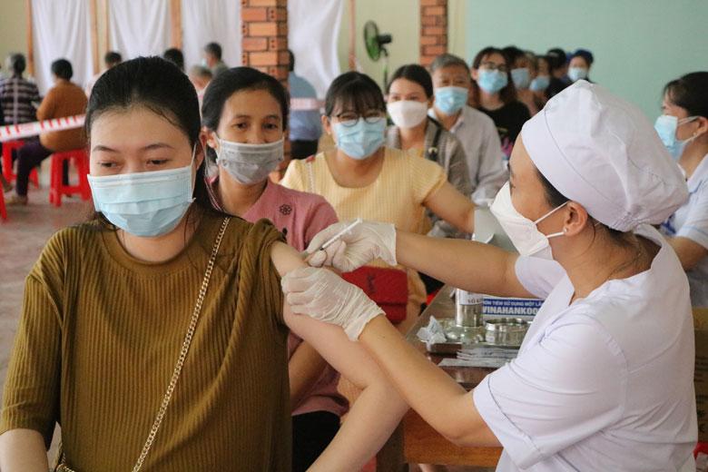 Đạ Tẻh: Tiêm gần 2.000 liều vắc xin phòng Covid-19 đợt 12