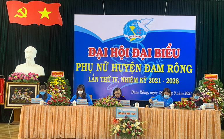 Đoàn chủ tịch Đại hội