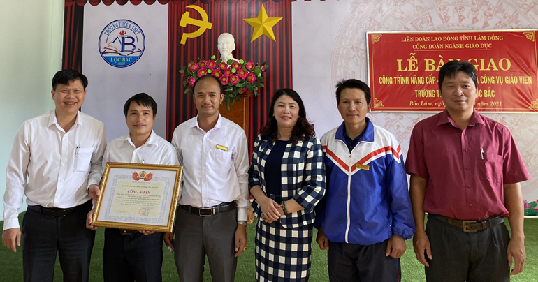 Bàn giao công trình nâng cấp, sửa chữa nhà công vụ giáo viên Trường THCS&amp;THPT Lộc Bắc