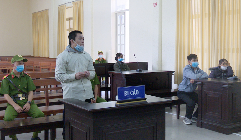 Phạm tội giết người khi ''ngáo đá'', lãnh án 14 năm tù