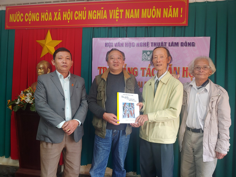 57 tác phẩm văn, thơ dành cho quê hương Đà Lạt - Lâm Đồng