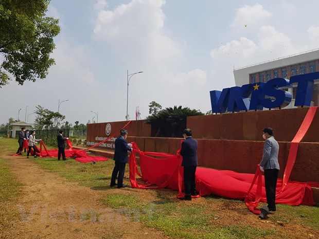 Khánh thành, gắn biển Viện Khoa học Công nghệ Việt Nam-Hàn Quốc