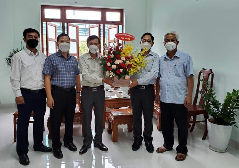 Các địa phương, đơn vị thăm, tặng quà người cao tuổi