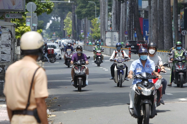 Thủ tướng: Kiểm soát người ra vào TP Hồ Chí Minh, Đồng Nai, Bình Dương, Long An