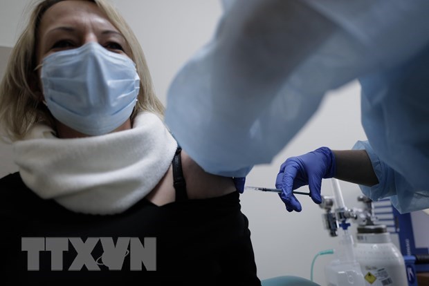 'Tiêm đồng thời vaccine ngừa COVID-19 và phòng cúm mùa là an toàn'
