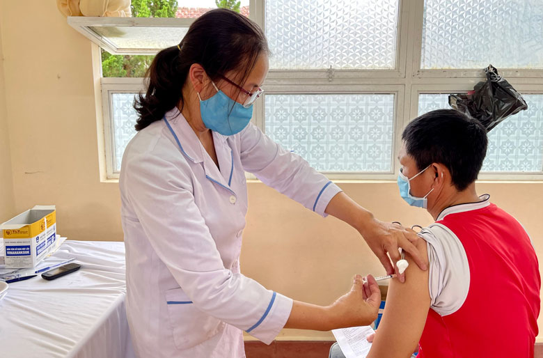 Các huyện, thành đồng loạt triển khai tiêm vắc xin Vero Cell - Sinopharm phòng Covid-19