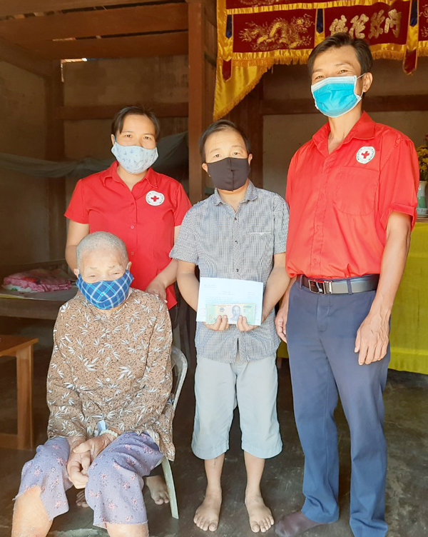 Đồng hành cùng hoàn cảnh khó khăn, giảm bớt đau thương cho người yếu thế