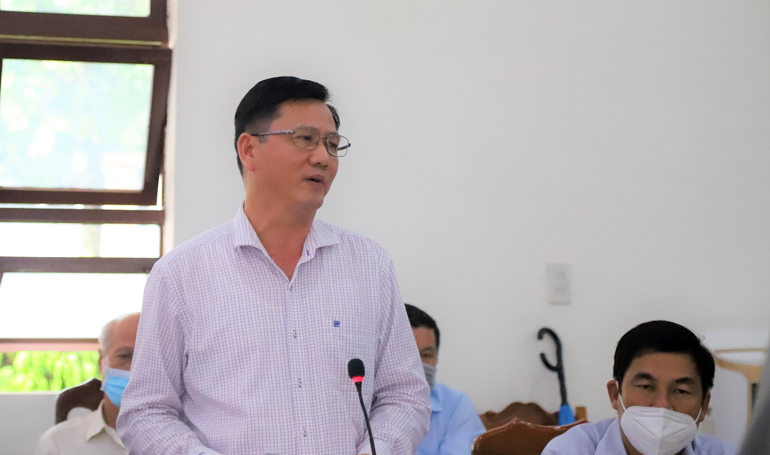 Ông Đoàn Kim Đình – Chủ tịch UBND TP Bảo Lộc báo cáo tại buổi làm việc