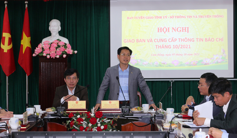 Hội nghị giao ban báo chí tháng 10