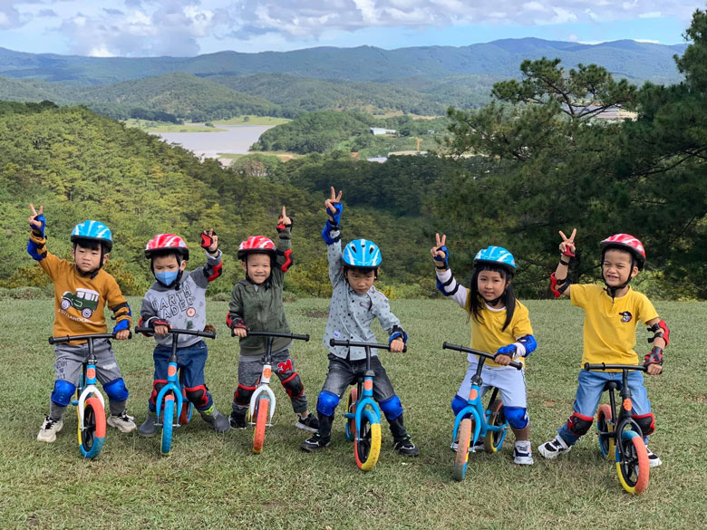 Từ khi được phép đón khách, hằng tuần Dalat Discovery đều có các tour dã ngoại, trong đó có tour trải nghiệm thiên nhiên cho trẻ em rất được yêu thích. Ảnh: Dalat Discovery