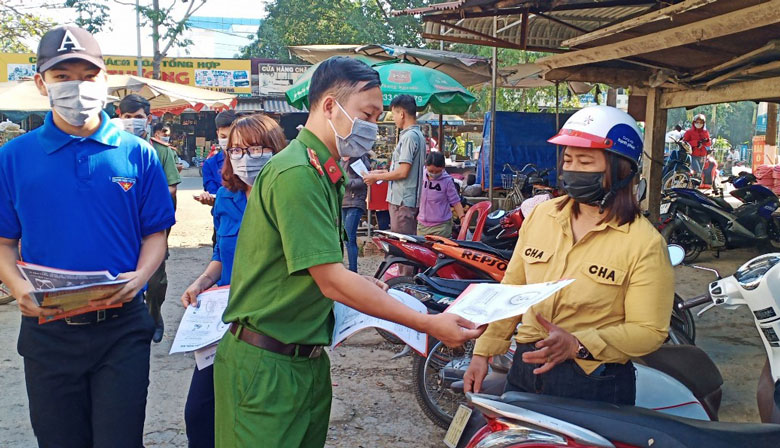 Tuổi trẻ Công an Cát Tiên xung kích trên tuyến đầu chống dịch