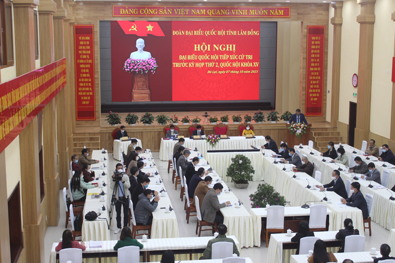Toàn cảnh buổi tiếp xúc cử tri tại điểm cầu hội trường Tỉnh ủy