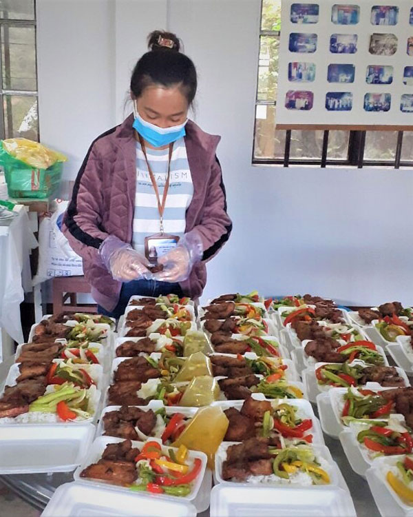 Tấm lòng phụ nữ vùng dịch