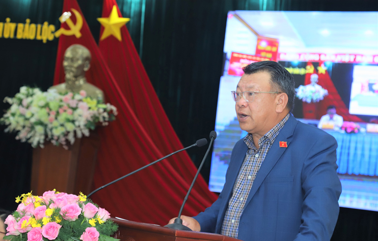 Nguyễn Tạo - Phó Trưởng Đoàn ĐBQH tỉnh Lâm Đồng đã báo cáo tới cử tri các địa phương về dự kiến nội dung chủ yếu của kỳ họp thứ 2, Quốc hội khóa XV