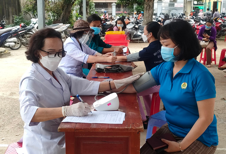 Đức Trọng: Triển khai tiêm vắc xin cho 100% người dân thị trấn Liên Nghĩa