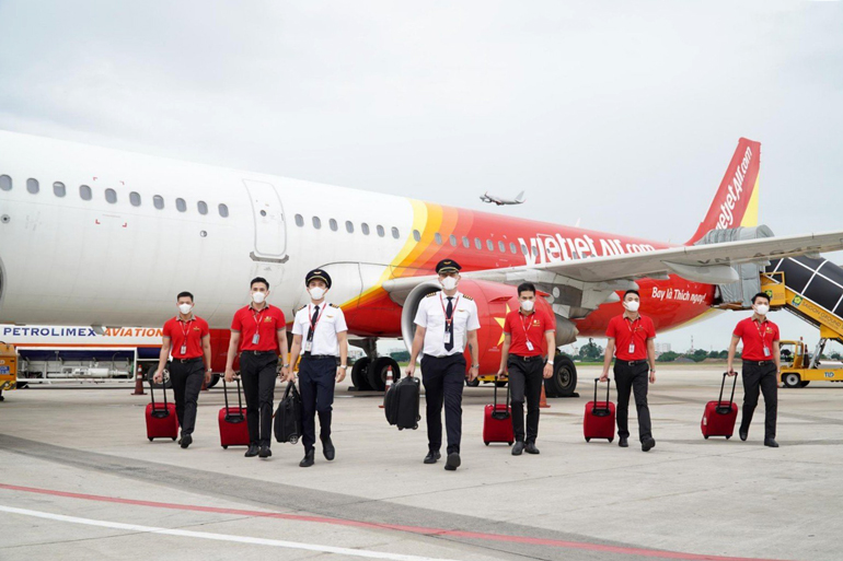 Từ 10/10, Vietjet mở lại 15 đường bay đón khách trên những chuyến bay xanh an toàn