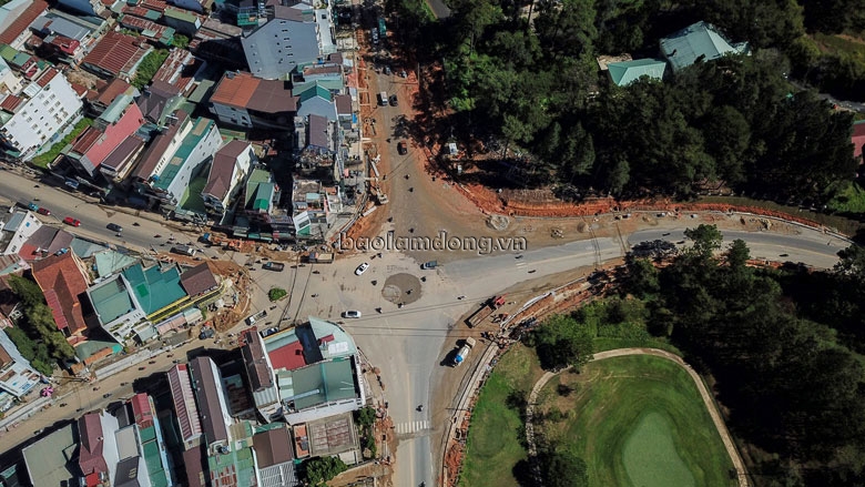 Khoác ''áo mới'' cho giao thông thành phố ngàn hoa
