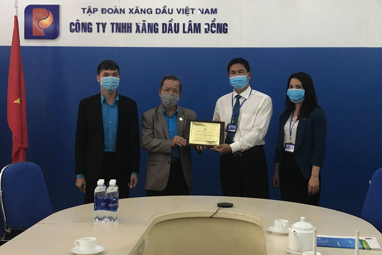 Động viên doanh nghiệp vượt khó khăn