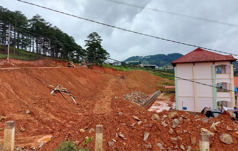 Khẩn trương xử lý các điểm sụt lún, sạt trượt đất trên tuyến Quốc lộ 27C