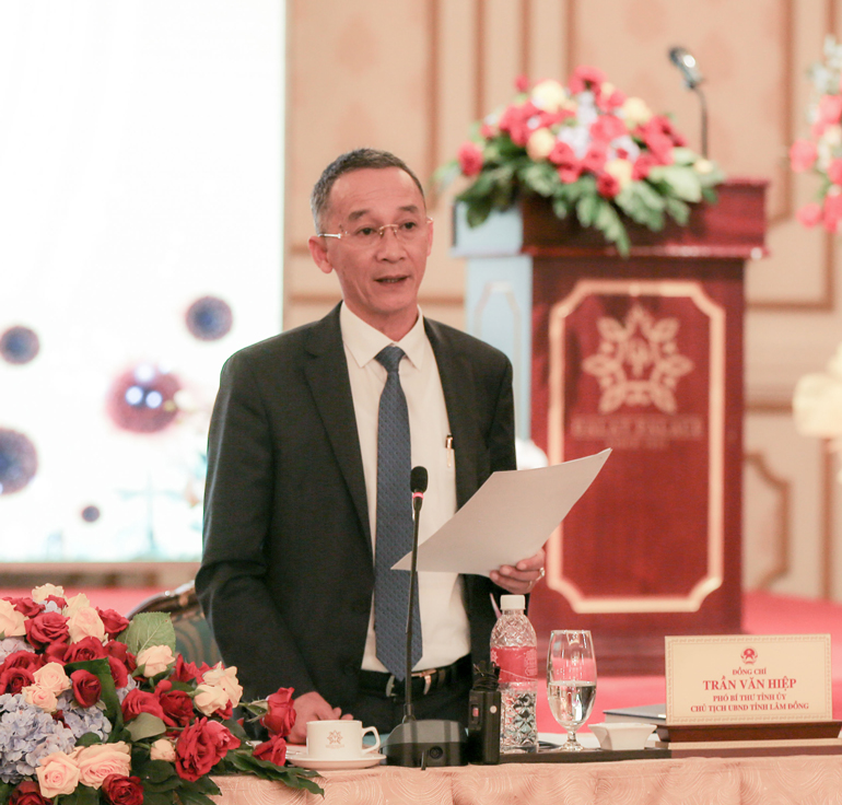 Chủ tịch UBND tỉnh Trần Văn Hiệp phát biểu bế mạc chương trình đối thoại với doanh nhân, doanh nghiệp