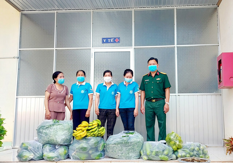 Cát Tiên: Nhiều tổ chức, cá nhân thăm và tặng quà hỗ trợ khu cách ly tập trung