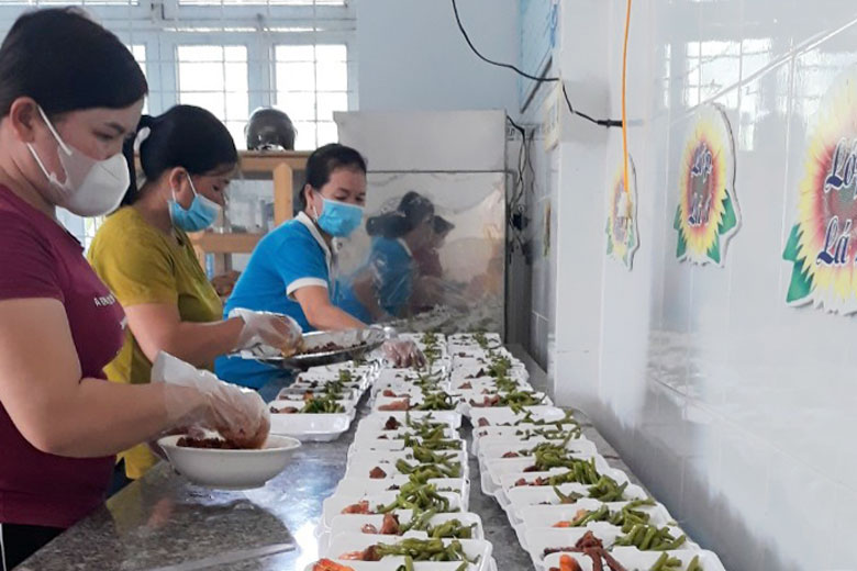 Các cấp Hội Phụ nữ hỗ trợ công dân được đón về địa phương