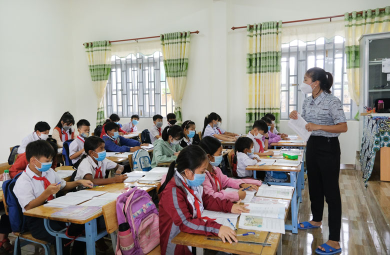 Xã vùng sâu đảm bảo ''mục tiêu kép'' trong năm học mới