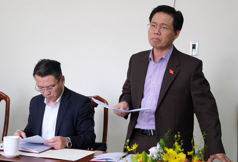 Đồng chí Trần Trung Hiếu, Phó Trưởng Ban Thường trực Ban Tuyên Giáo Tỉnh uỷ phát biểu tại buổi làm việc