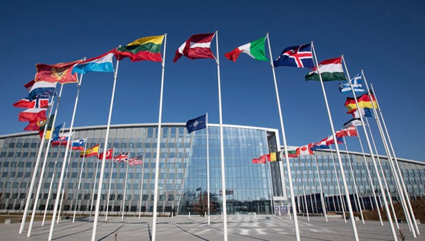 Phản ứng của NATO sau thông báo đóng cửa phái bộ ngoại giao Nga