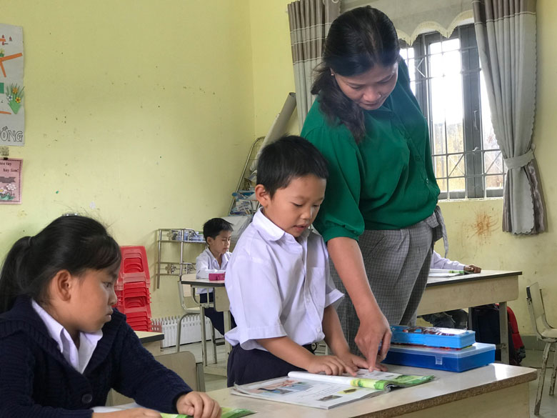 Lớp học vùng sâu thôn R Hang Trụ, xã Phúc Thọ, huyện Lâm Hà