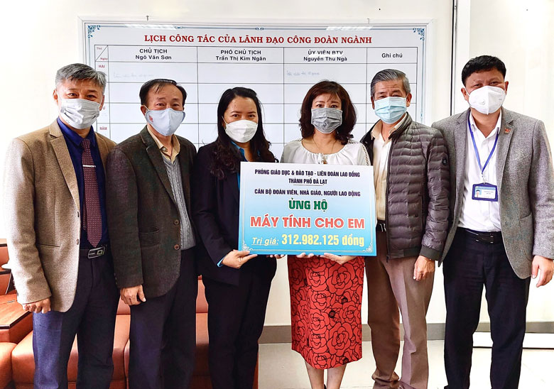 Chương trình ''Máy tính cho em'' - tâm huyết và kỳ vọng của nhà giáo